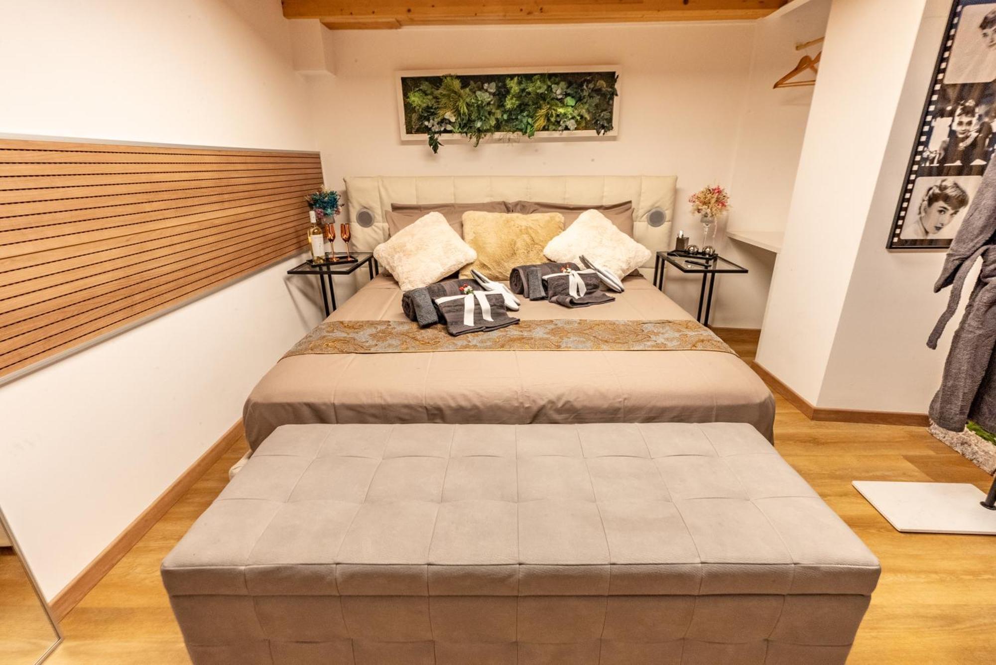 Luxe & Central Haven - Jacuzzi, Sauna, Steam, Private Parking Como Exterior foto