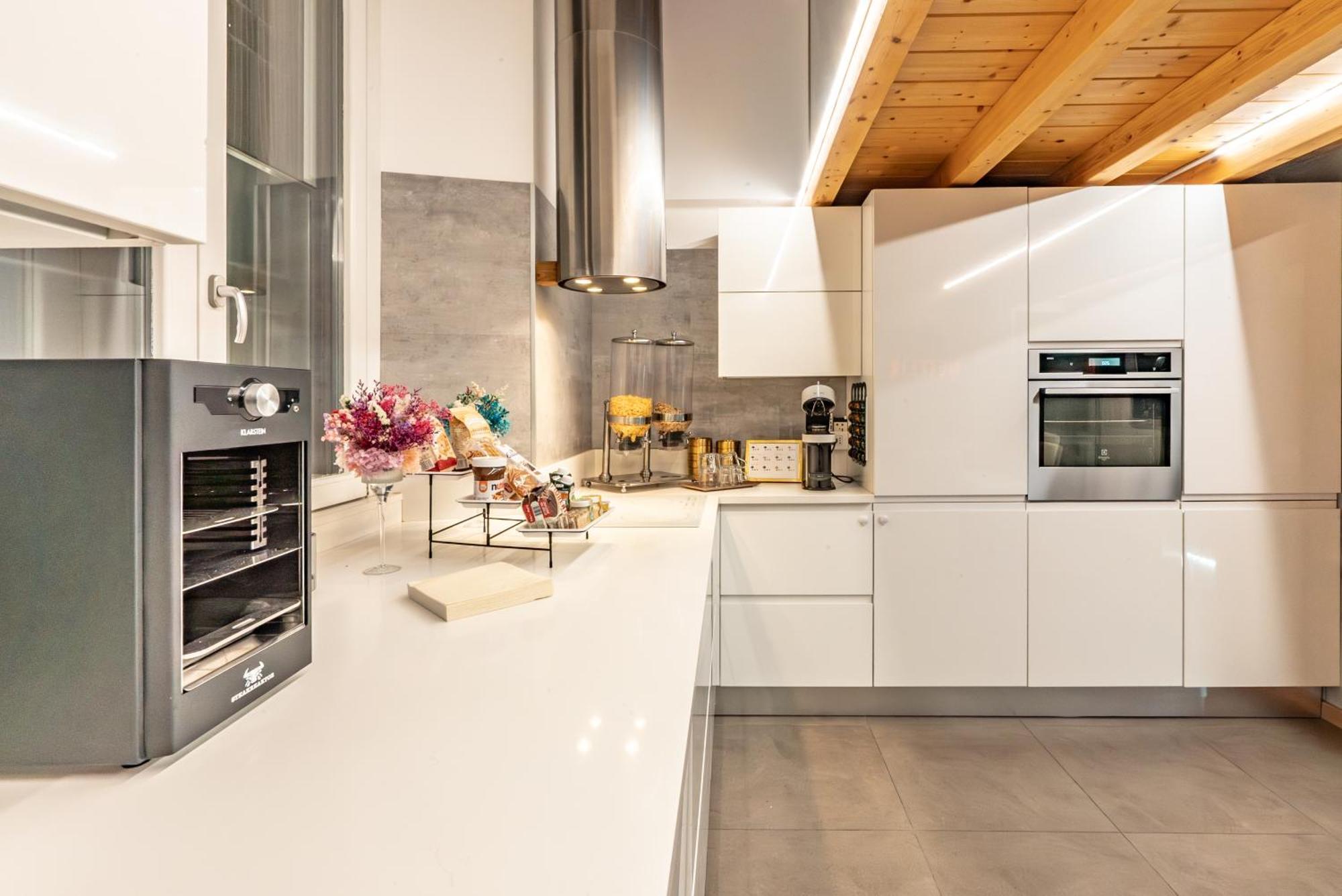 Luxe & Central Haven - Jacuzzi, Sauna, Steam, Private Parking Como Exterior foto