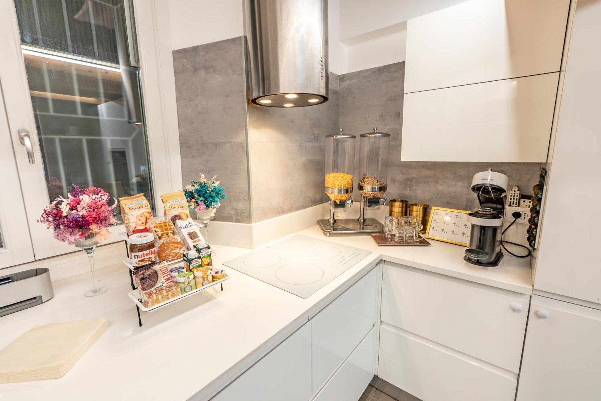 Luxe & Central Haven - Jacuzzi, Sauna, Steam, Private Parking Como Exterior foto
